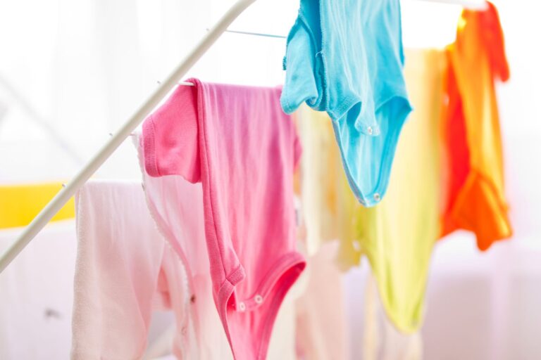 cómo lavar ropa de bebe en lavandería